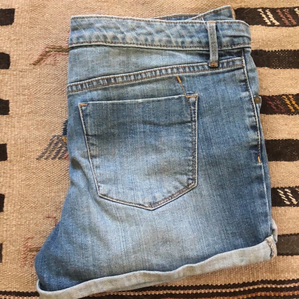 Mid rise jean shorts - Picture 4 of 5